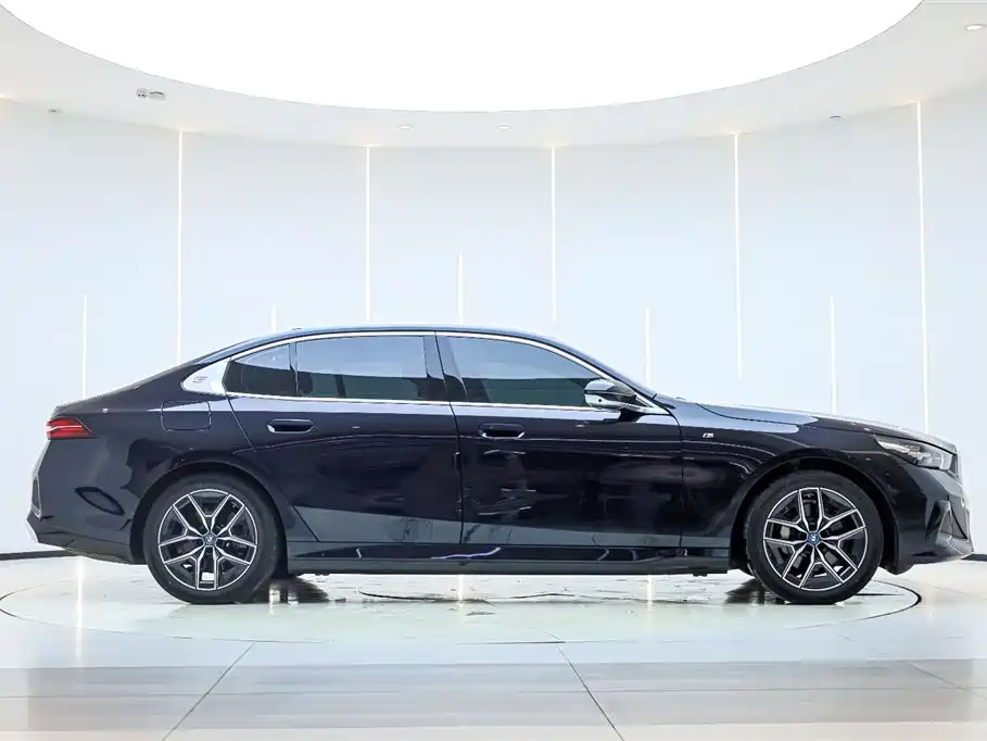 BMW BMW i5 2025 eDrive 40L M Sport Package 2025 - thumbnail 4