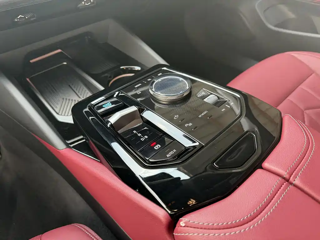 BMW BMW i5 2024 eDrive 35L Luxury Package 2024 - thumbnail 13