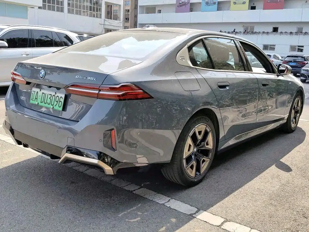 BMW BMW i5 2024 eDrive 35L M Sport Package 2024 - thumbnail 12