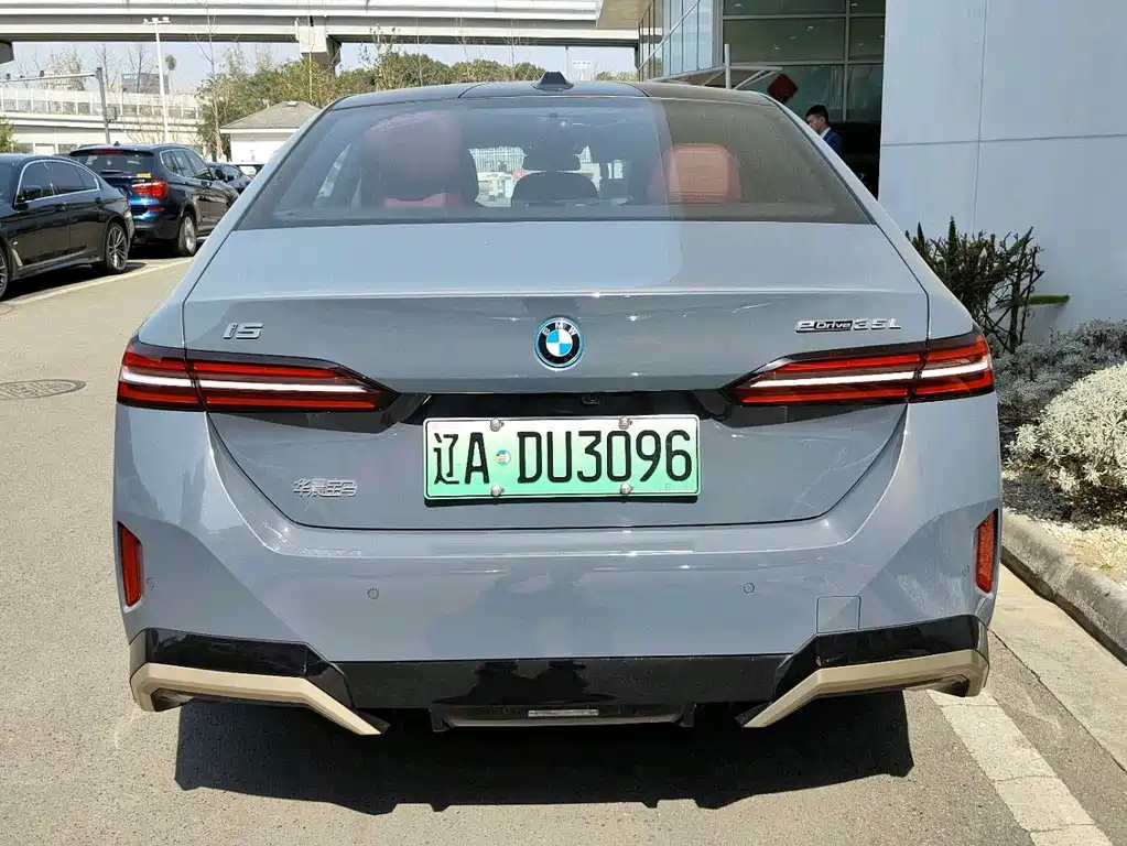 BMW BMW i5 2024 eDrive 35L M Sport Package 2024 - thumbnail 13
