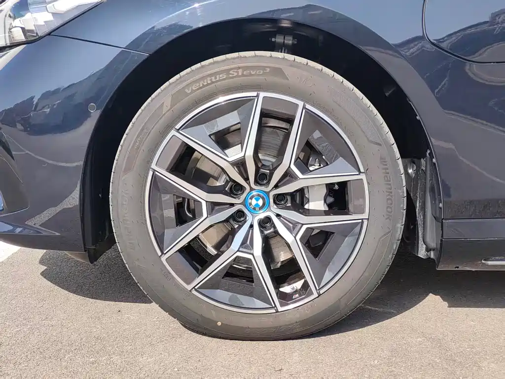 BMW BMW i5 2025 eDrive 35L M Sport Package 2026 - thumbnail 4