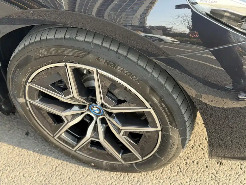 BMW BMW i5 2025 eDrive 40L M Sport Package 2025 - thumbnail 4