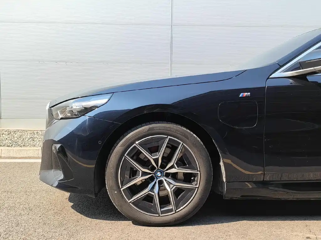 BMW BMW i5 2025 eDrive 35L M Sport Package 2025 - thumbnail 4