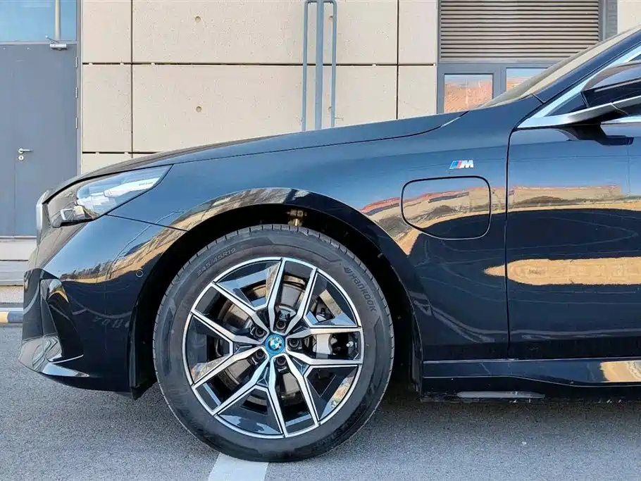 BMW BMW i5 2025 eDrive 35L M Sport Package 2025 - thumbnail 3