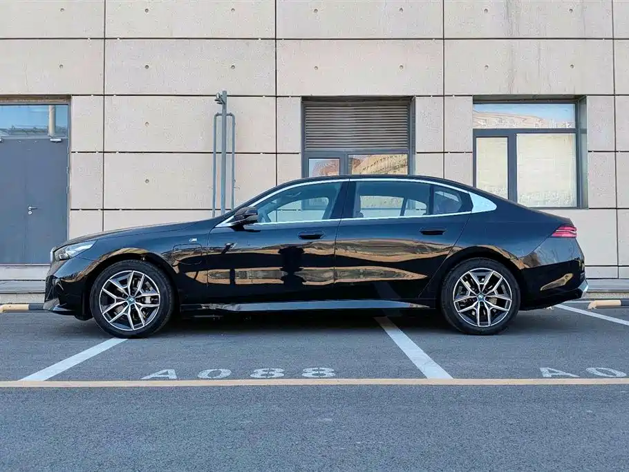 BMW BMW i5 2025 eDrive 35L M Sport Package 2025 - thumbnail 4