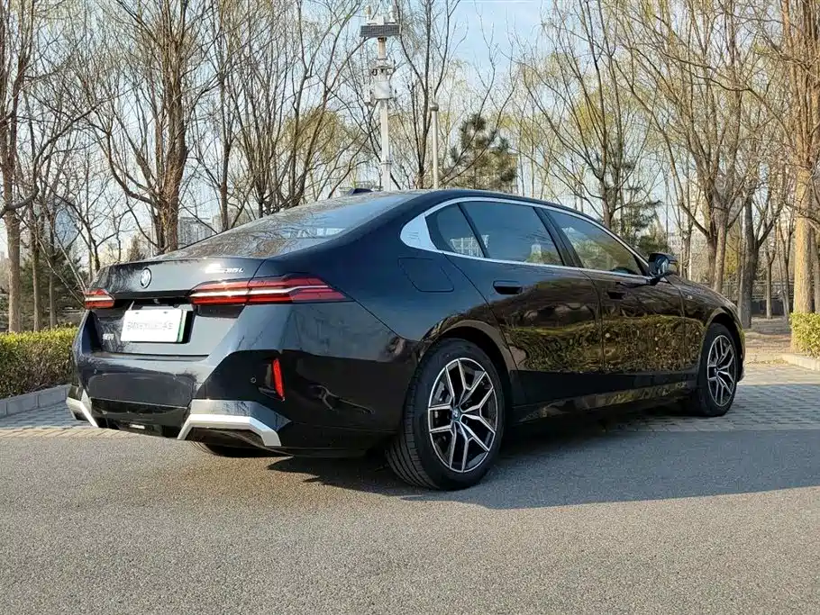 BMW BMW i5 2025 eDrive 35L M Sport Package 2025 - thumbnail 3