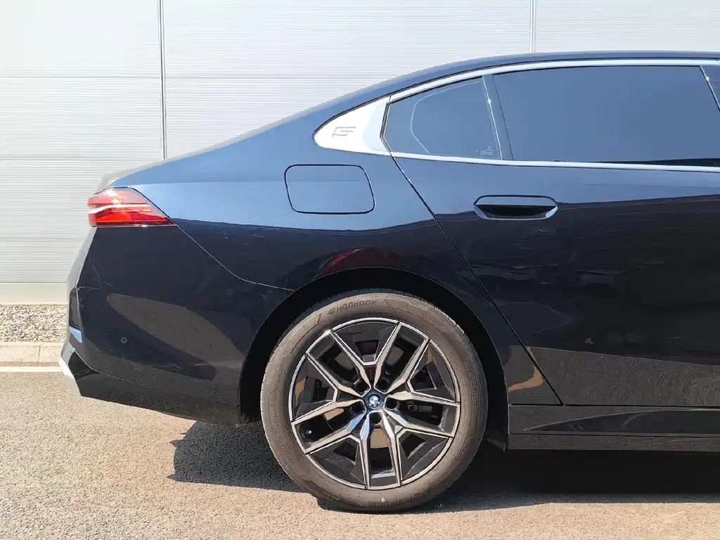 BMW BMW i5 2025 eDrive 35L M Sport Package 2025 - thumbnail 7