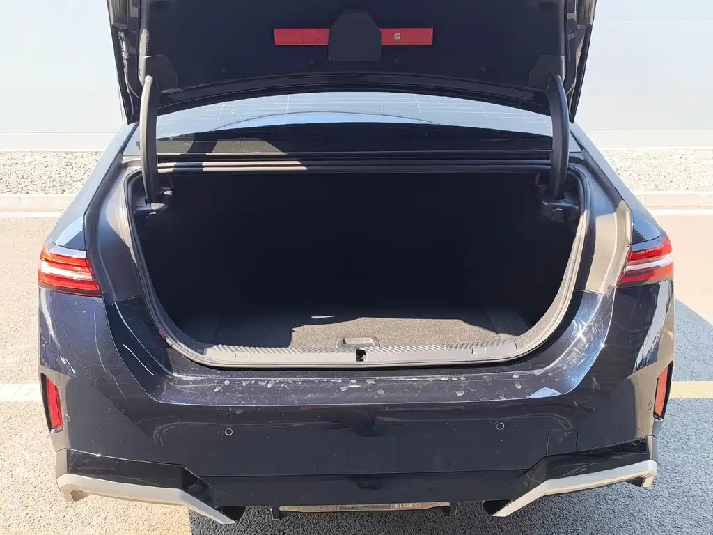 BMW BMW i5 2025 eDrive 35L M Sport Package 2025 - thumbnail 10