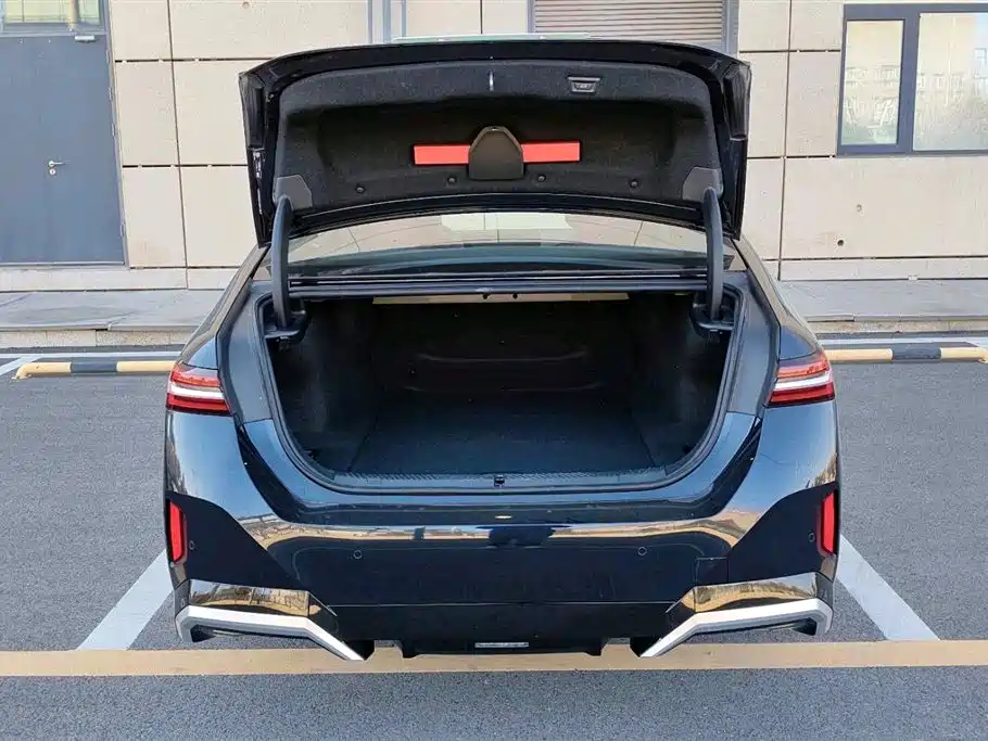 BMW BMW i5 2025 eDrive 35L M Sport Package 2025 - thumbnail 9