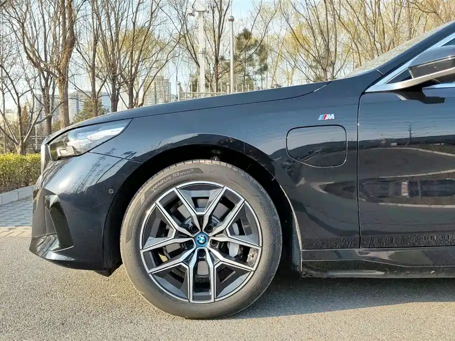 BMW BMW i5 2025 eDrive 35L M Sport Package 2025 - thumbnail 6