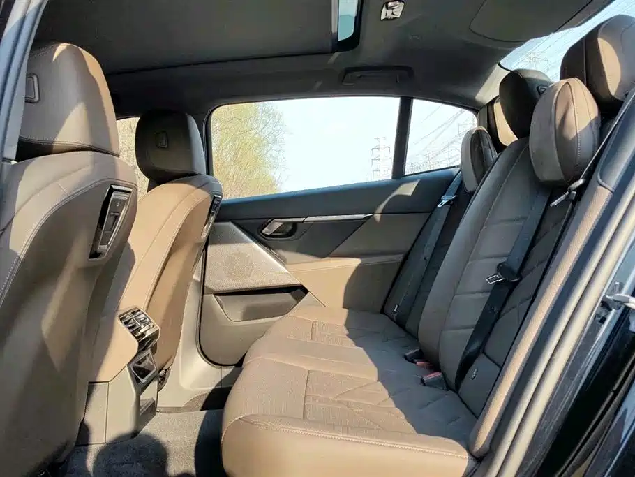 BMW BMW i5 2025 eDrive 35L M Sport Package 2025 - thumbnail 9