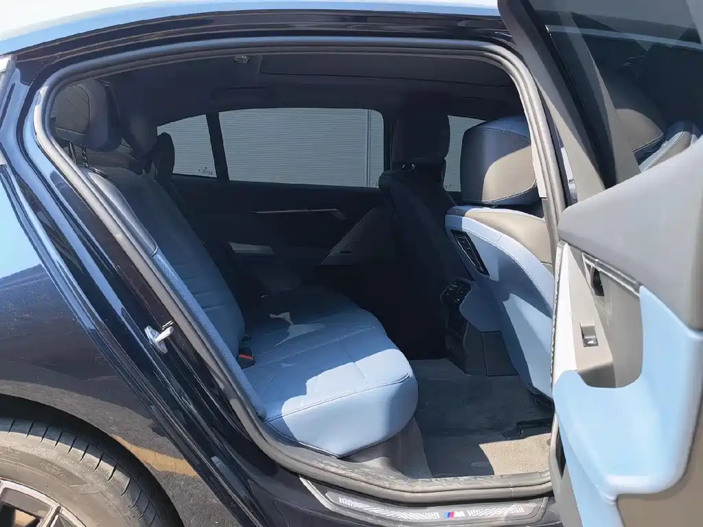 BMW BMW i5 2025 eDrive 35L M Sport Package 2025 - thumbnail 16