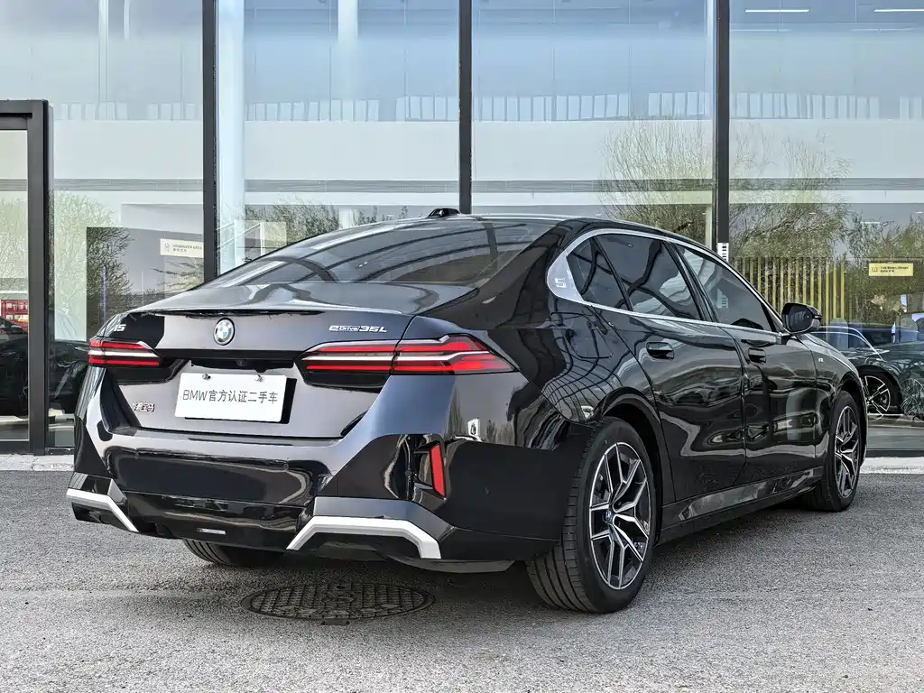BMW BMW i5 2025 eDrive 35L M Sport Package 2025 - thumbnail 5