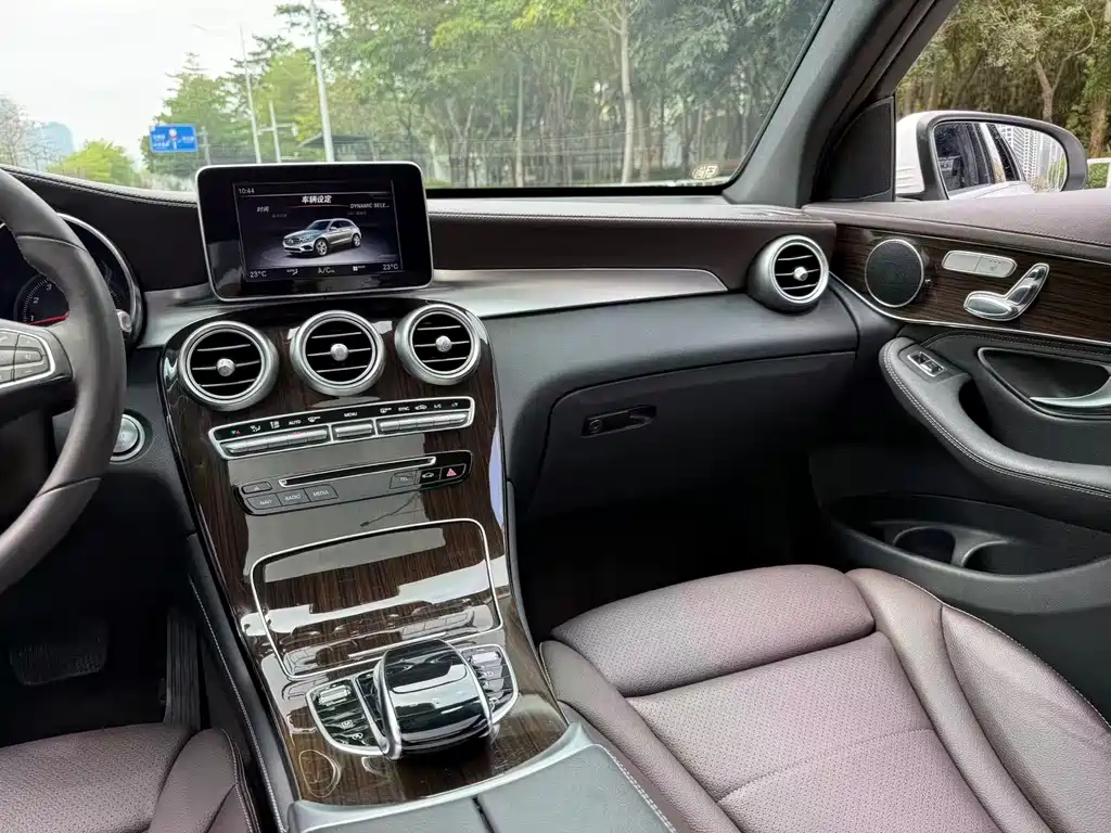 Mercedes-Benz Mercedes-Benz GLC 2018 Facelift GLC 260 4MATIC Luxury Edition 2018 - thumbnail 9