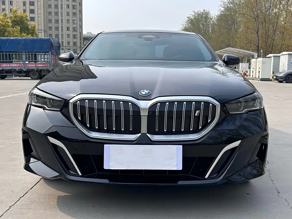 BMW BMW i5 2025 eDrive 35L M Sport Package 2025 - thumbnail 2
