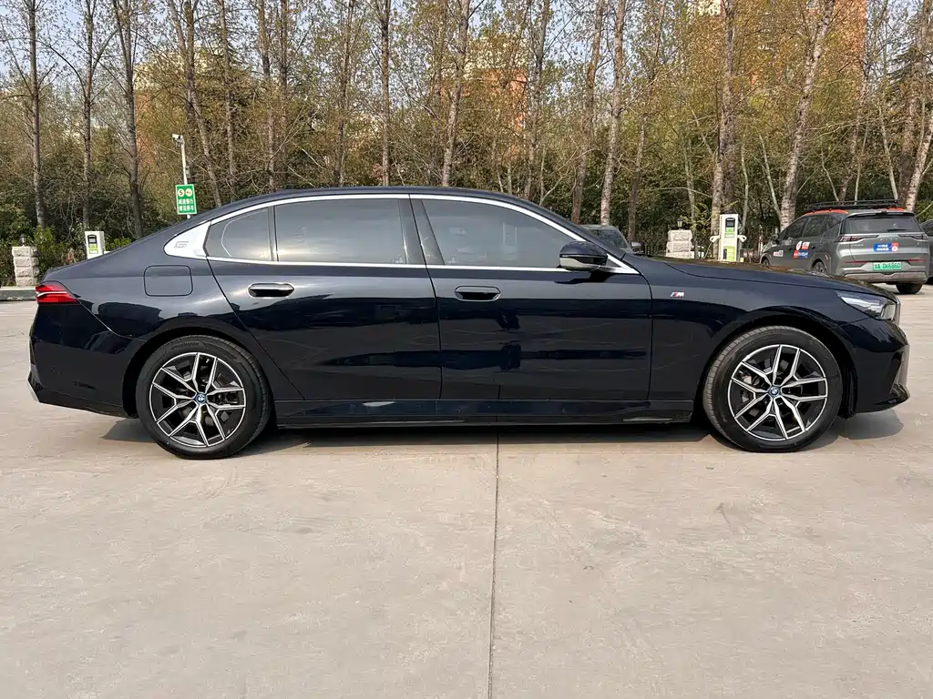 BMW BMW i5 2025 eDrive 35L M Sport Package 2025 - thumbnail 14