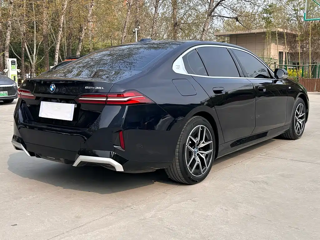 BMW BMW i5 2025 eDrive 35L M Sport Package 2025 - thumbnail 18