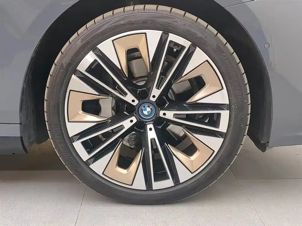 BMW BMW i5 2025 eDrive 40L M Sport Package 2025 - thumbnail 18