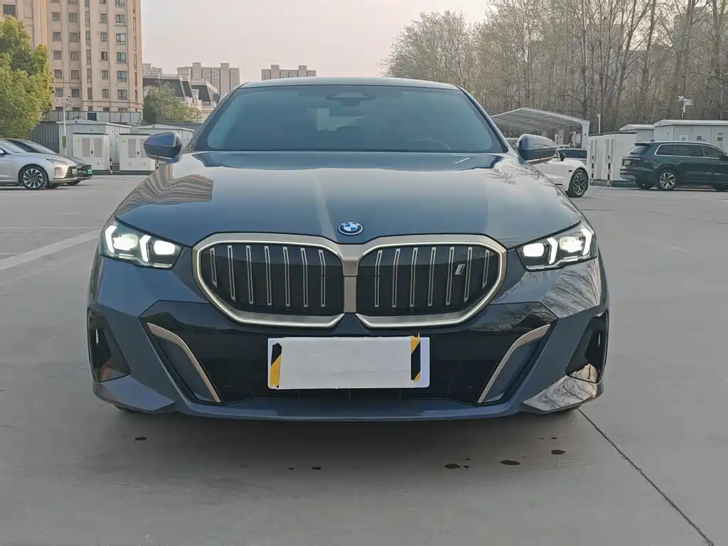 BMW BMW i5 2024 eDrive 35L M Sport Package 2024 - thumbnail 2