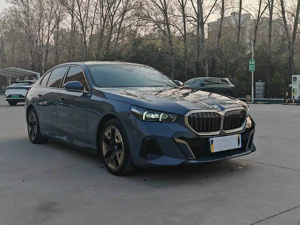 BMW BMW i5 2024 eDrive 35L M Sport Package 2024 - thumbnail 3