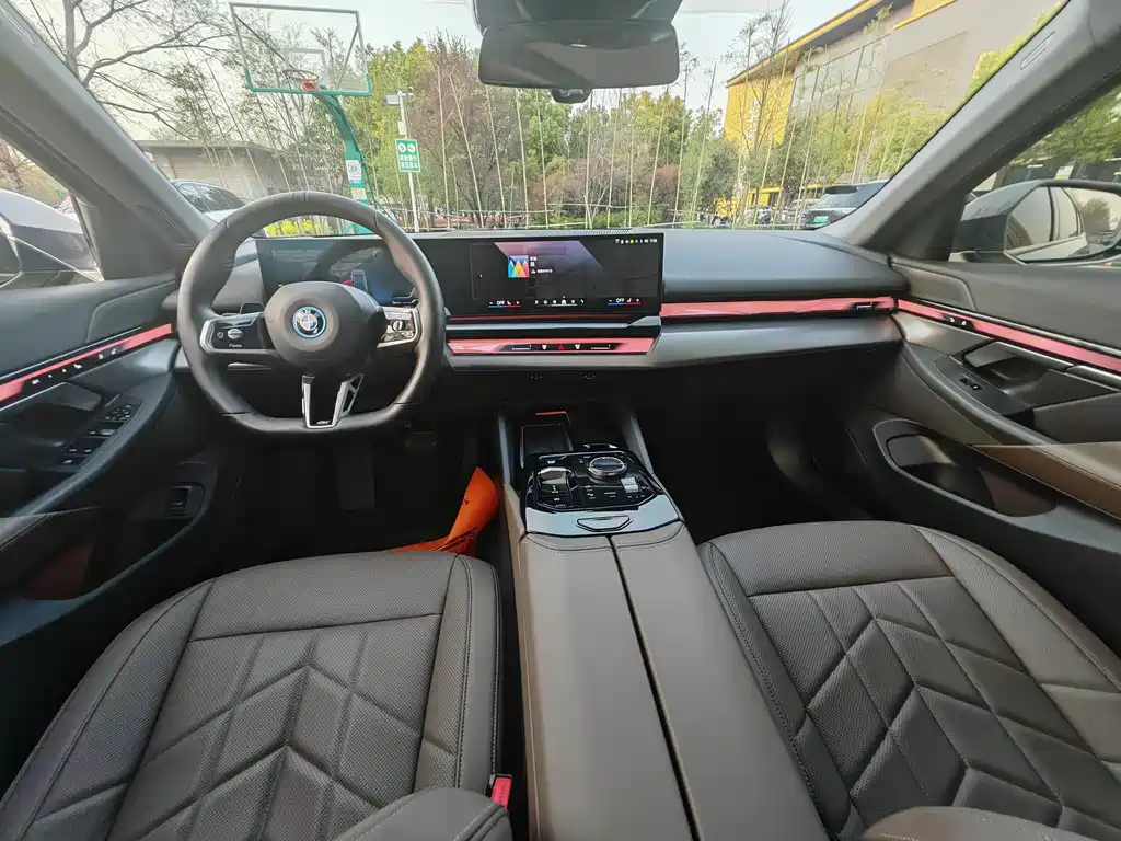 BMW BMW i5 2024 eDrive 35L M Sport Package 2024 - thumbnail 6