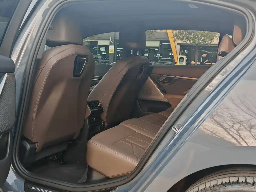 BMW BMW i5 2024 eDrive 35L M Sport Package 2024 - thumbnail 8