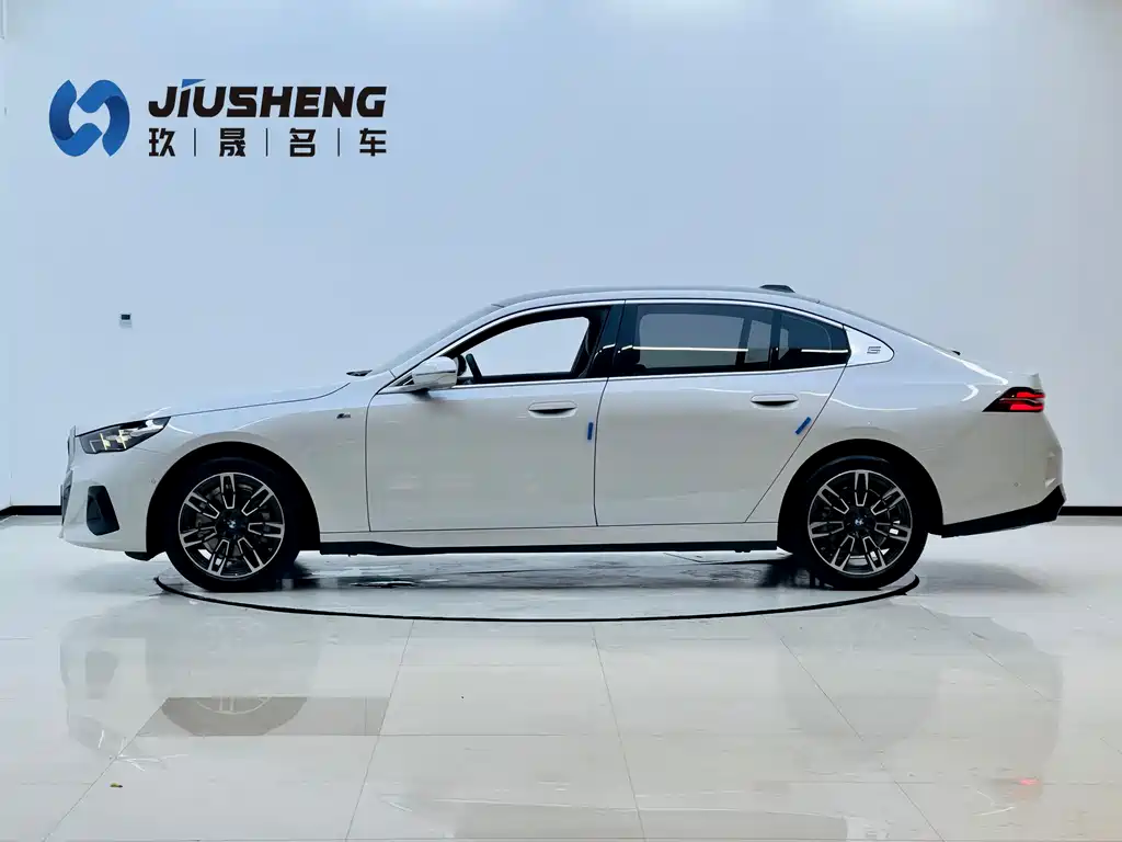 BMW BMW 5 Series 2024 525Li M Sport Package 2024 - thumbnail 2