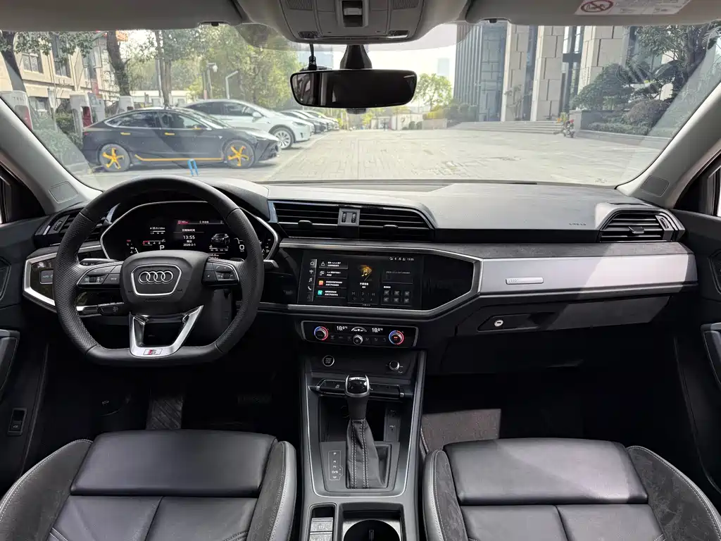 Audi Audi Q3 2023 40 TFSI Fashion Dynamic Edition 2022 - thumbnail 6
