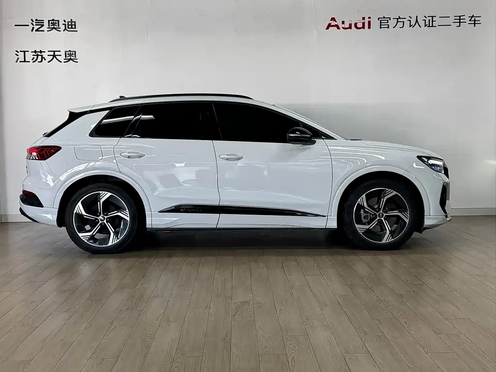 Audi Audi Q4 e-tron 2024 50 e-tron quattro Dark Night Edition 2024 - thumbnail 3
