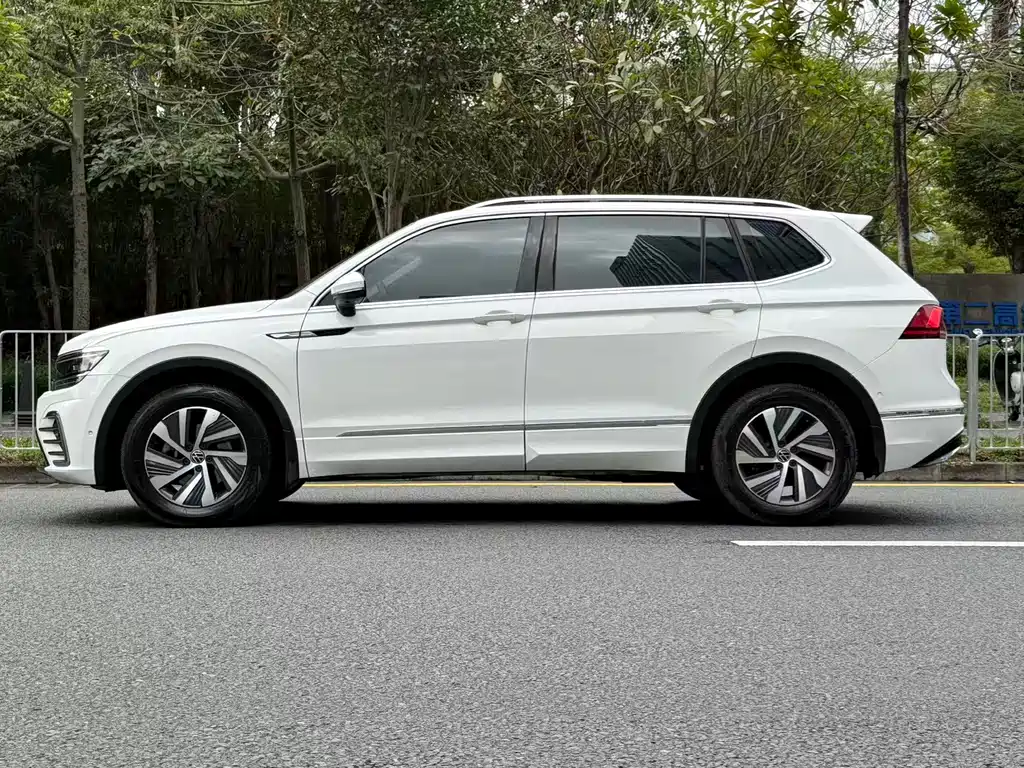 Volkswagen Tiguan L NEV 2021 430PHEV Plug-in Hybrid Flagship Edition 2021 - thumbnail 4