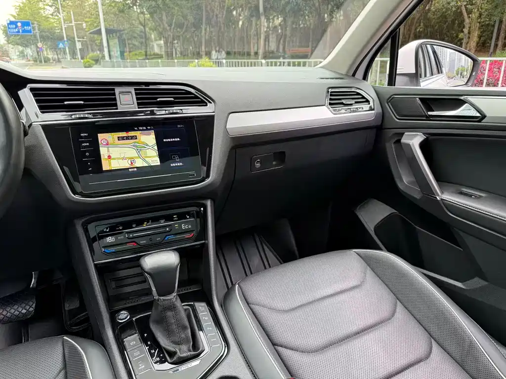 Volkswagen Tiguan L NEV 2021 430PHEV Plug-in Hybrid Flagship Edition 2021 - thumbnail 9