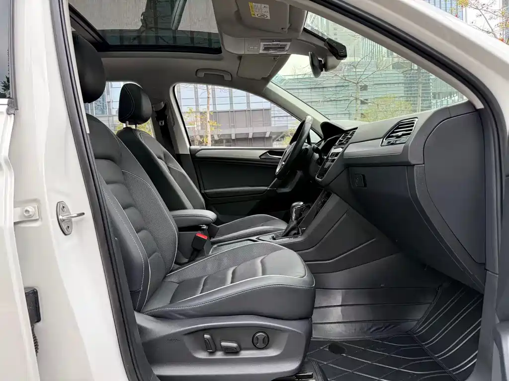 Volkswagen Tiguan L NEV 2021 430PHEV Plug-in Hybrid Flagship Edition 2021 - thumbnail 14