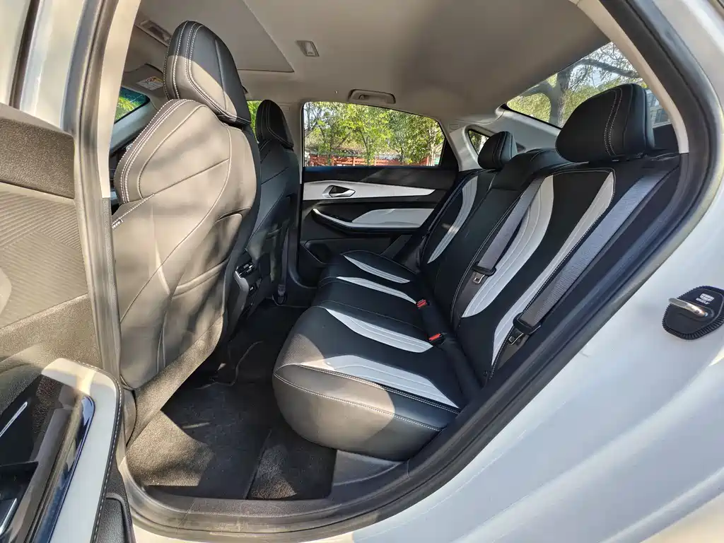 Geely Auto Geely Emgrand 2024 Emgrand COOL 1.5T DCT Champion Edition 2024 - thumbnail 8