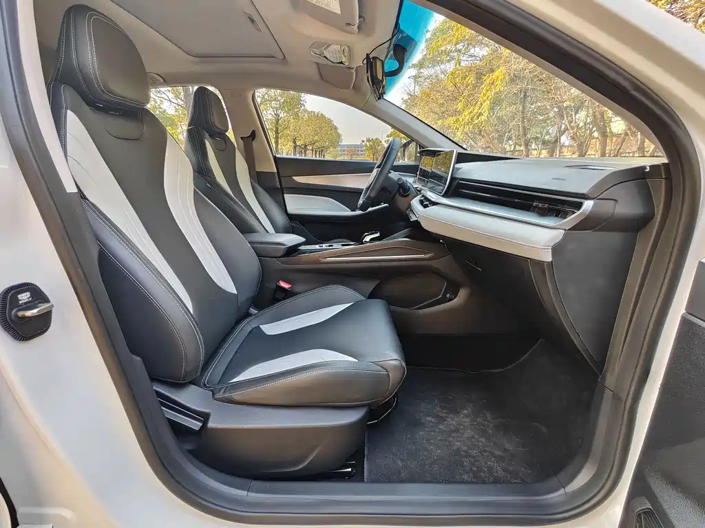 Geely Auto Geely Emgrand 2024 Emgrand COOL 1.5T DCT Champion Edition 2024 - thumbnail 9