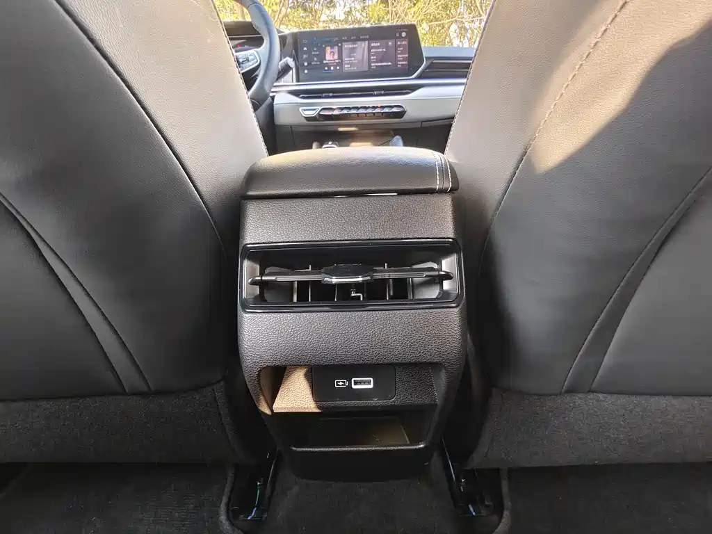 Geely Auto Geely Emgrand 2024 Emgrand COOL 1.5T DCT Champion Edition 2024 - thumbnail 18