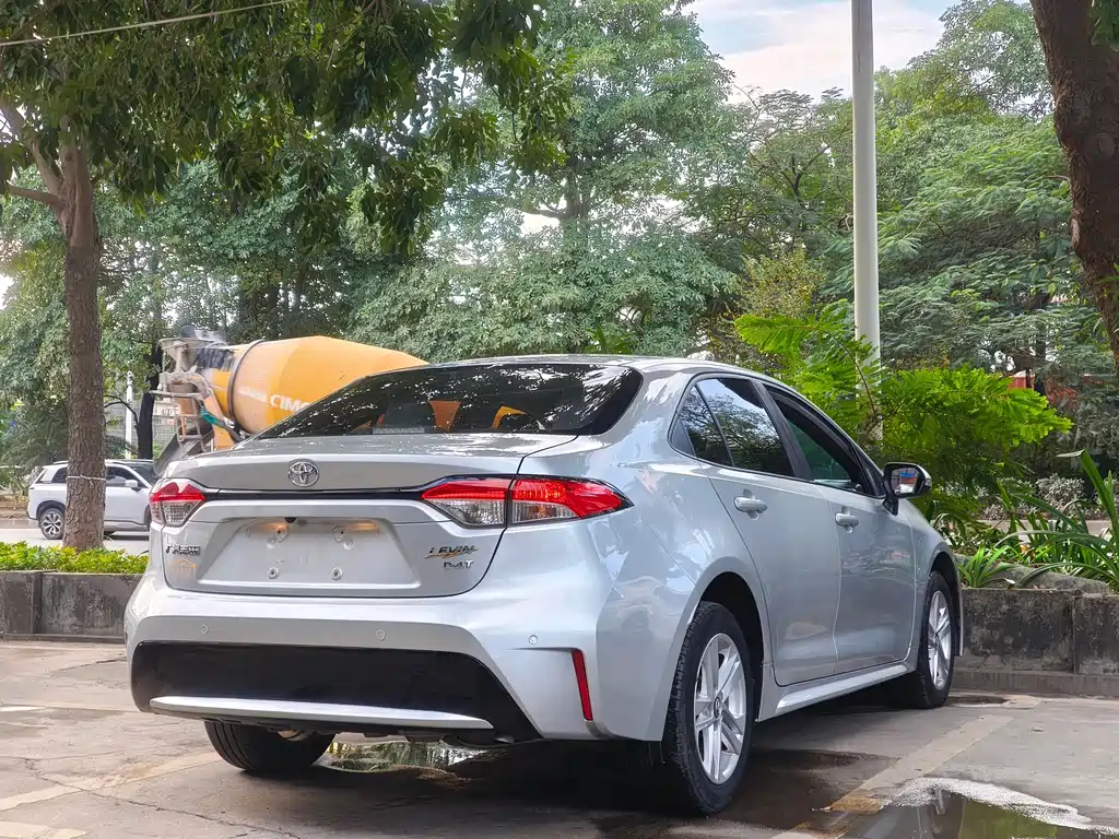 Toyota Toyota Corolla 2022 185T CVT Luxury Edition 2023 - thumbnail 4