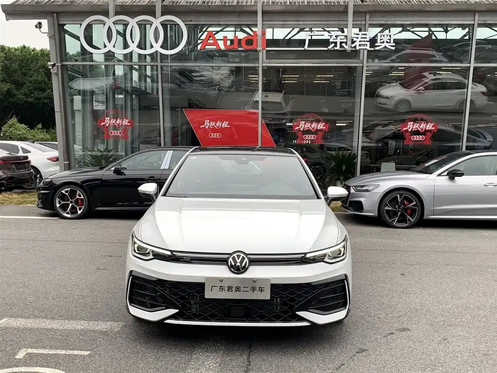 Volkswagen Volkswagen Golf 2025 300TSI R-Line 2024 - thumbnail 2