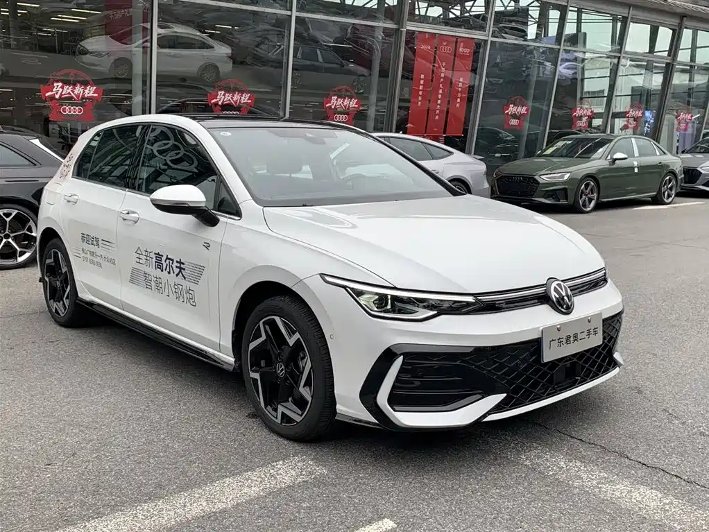 Volkswagen Volkswagen Golf 2025 300TSI R-Line 2024 - thumbnail 3