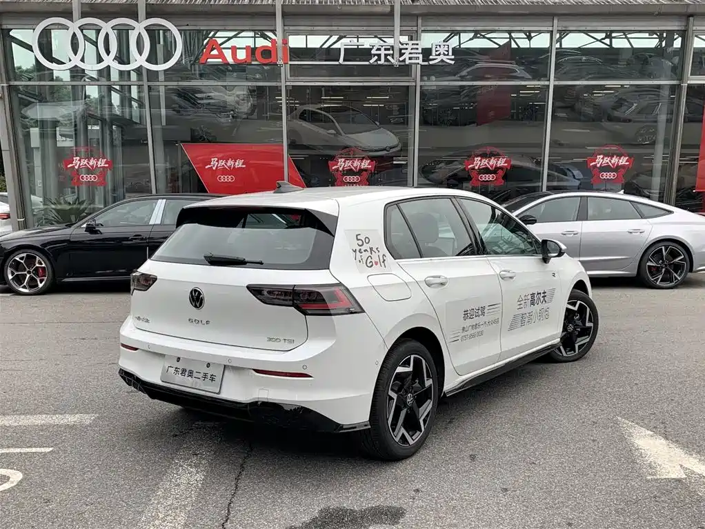 Volkswagen Volkswagen Golf 2025 300TSI R-Line 2024 - thumbnail 8