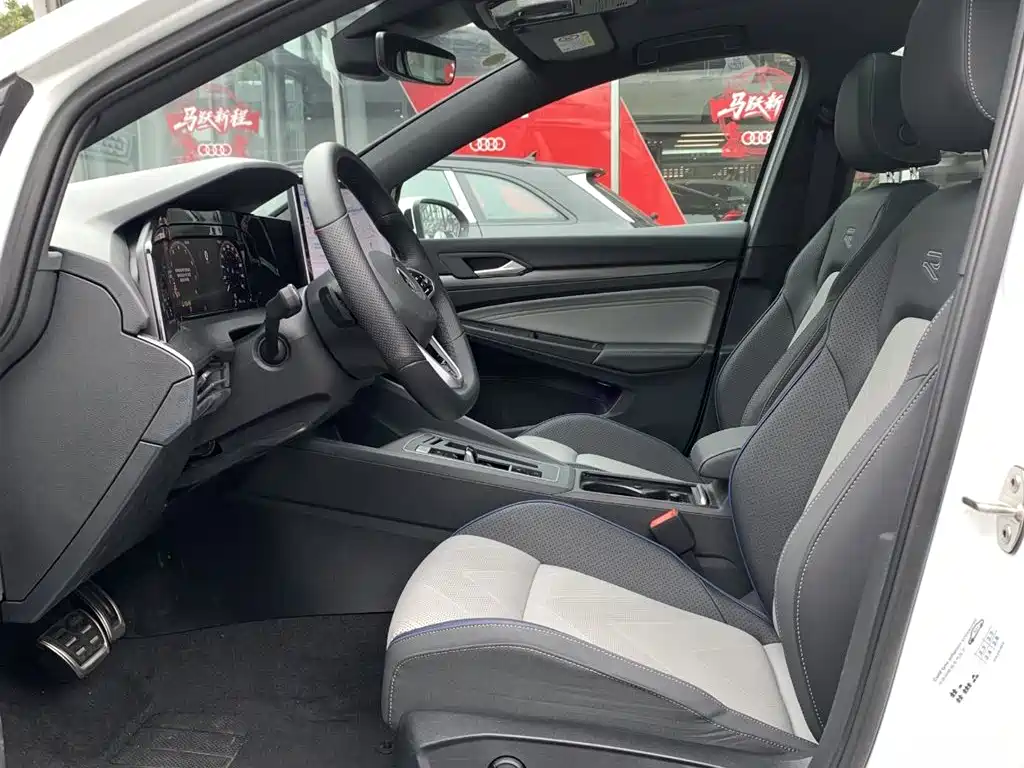 Volkswagen Volkswagen Golf 2025 300TSI R-Line 2024 - thumbnail 9