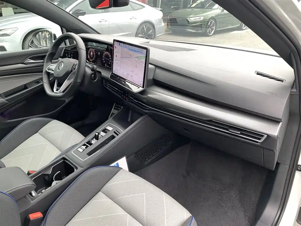 Volkswagen Volkswagen Golf 2025 300TSI R-Line 2024 - thumbnail 20