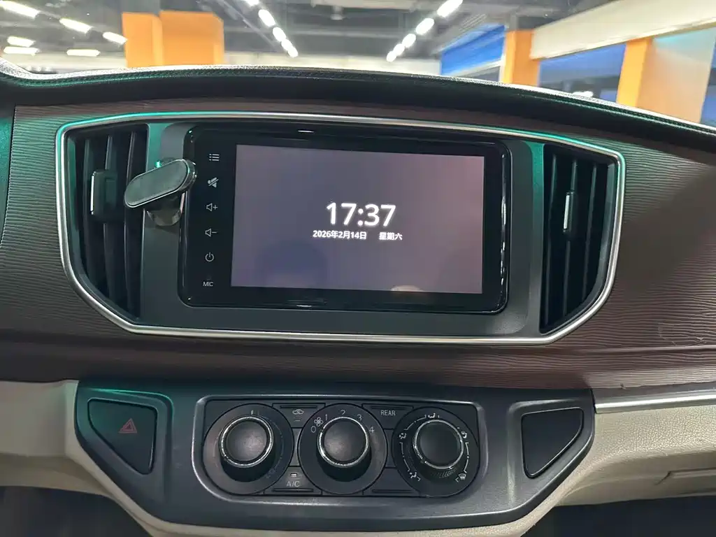Dongfeng Fengxing Lingzhi 2018 M5L 1.6L 7-seat Luxury Edition 2019 - thumbnail 11