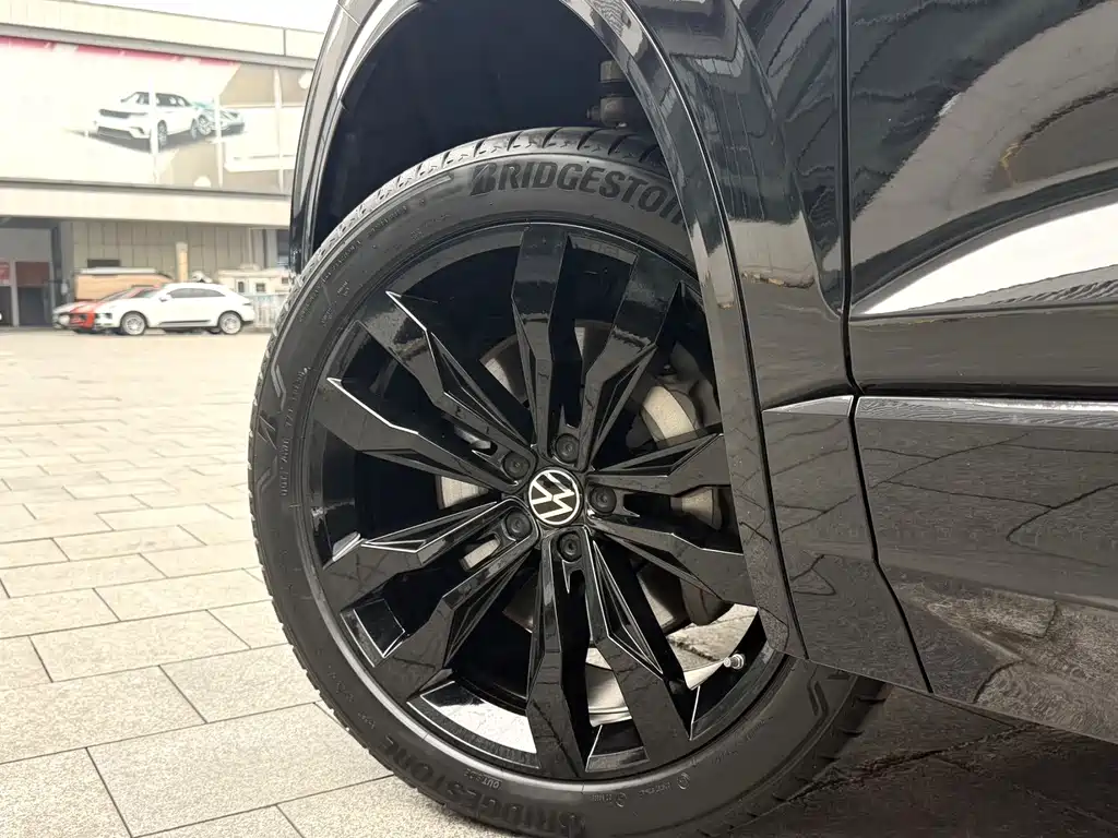 Volkswagen Volkswagen Touareg 2021 3.0TSI R-Line 2020 - thumbnail 4