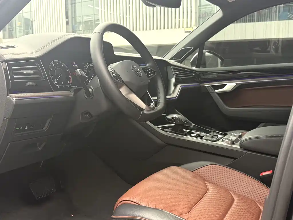 Volkswagen Volkswagen Touareg 2021 3.0TSI R-Line 2020 - thumbnail 5