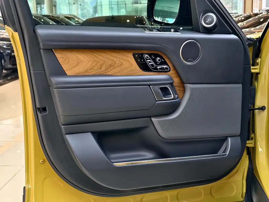 Land Rover Range Rover 2021 3.0 L6 50th Anniversary Edition 2021 - thumbnail 4