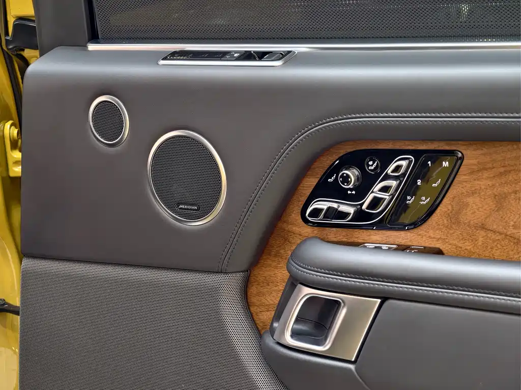 Land Rover Range Rover 2021 3.0 L6 50th Anniversary Edition 2021 - thumbnail 17