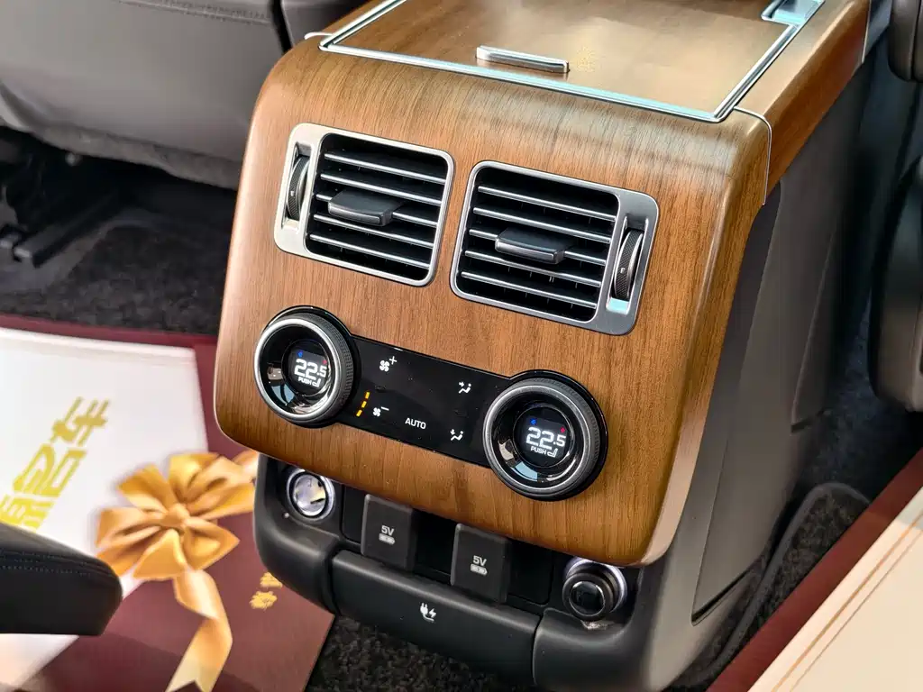 Land Rover Range Rover 2021 3.0 L6 50th Anniversary Edition 2021 - thumbnail 18