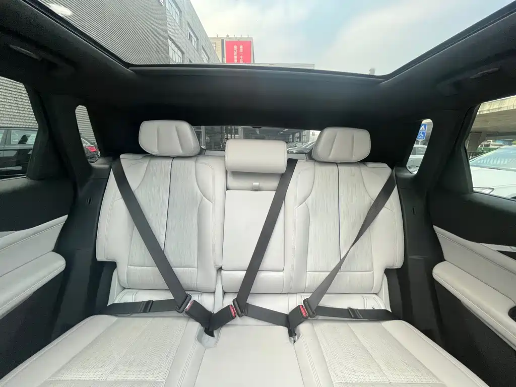 Cadillac Cadillac GT4 2023 25T Luxury 2025 - thumbnail 6