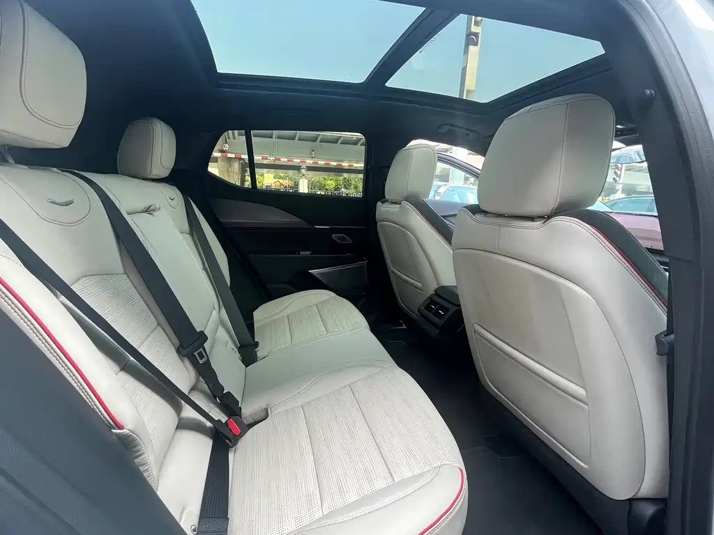 Cadillac Cadillac GT4 2023 25T Luxury 2025 - thumbnail 18