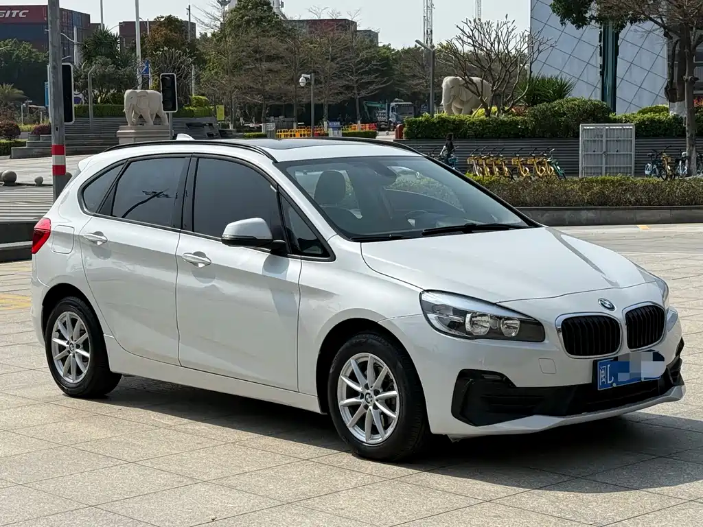 BMW BMW 2 Series Touring 2018 218i Fashion Edition 2018 - thumbnail 3